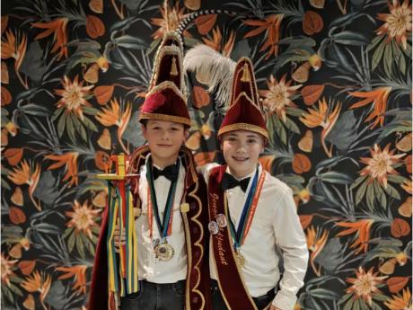 Jeugdprins Mart en adjudant Kyan